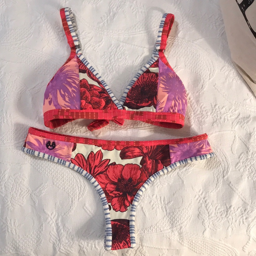 Maaji orchid dolphins bikini SET. NWOT. Size small